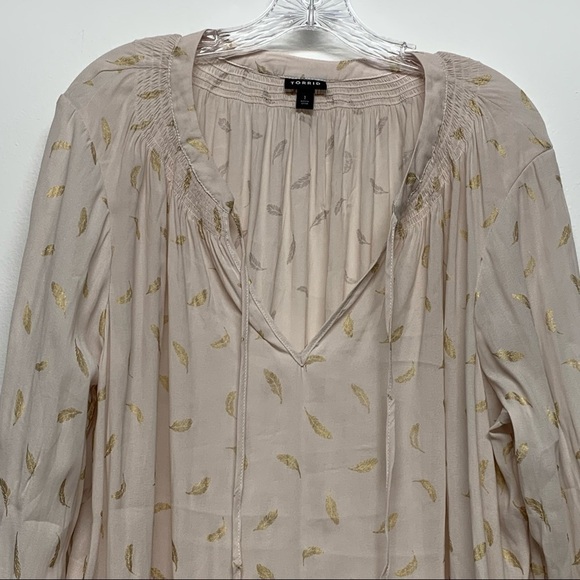 TORRID 1 | Women’s Size 1X | Long Sleeve Ivory Gold Feathers Crepe Blouse Top - Picture 3 of 14